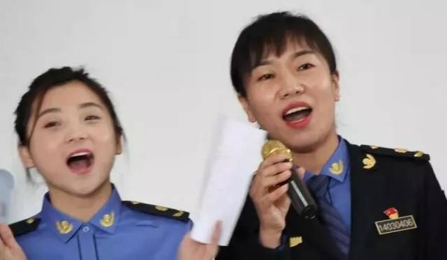 男同 剧情 想碰他又不敢：“深深