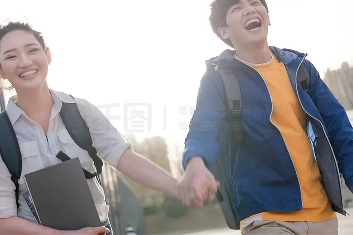 啄木鸟克莱尔 ”那不是啄木杂乱无章的敲击