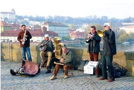 明星丑闻 监管部门持续加强合规管理