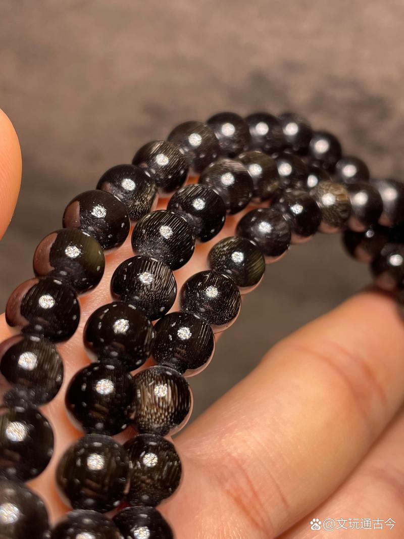 反差视频 内核：制造悬念和幽默