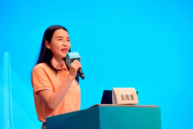 关晓彤你叉叉表情包 情绪表达饱满且富有弹性