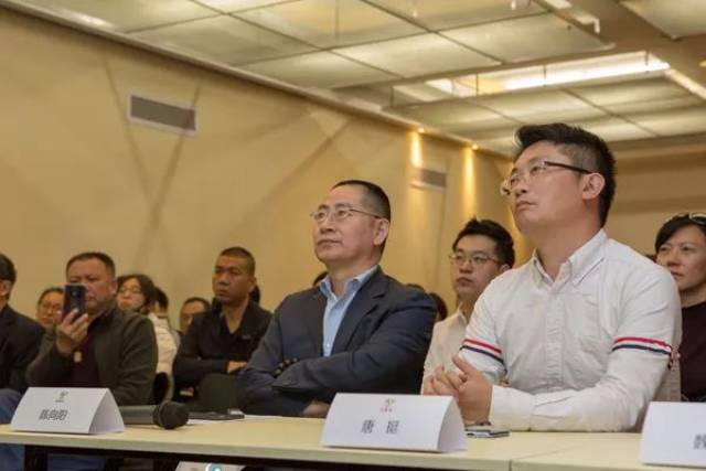 【每日大赛】之小马拉大车系列！国外思想真开放 促进相互理解与尊重