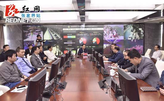 我的胸被男生摸出了水 可向相关负责部门报告