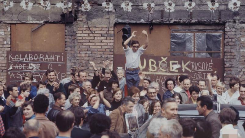 无限臀山一区二区