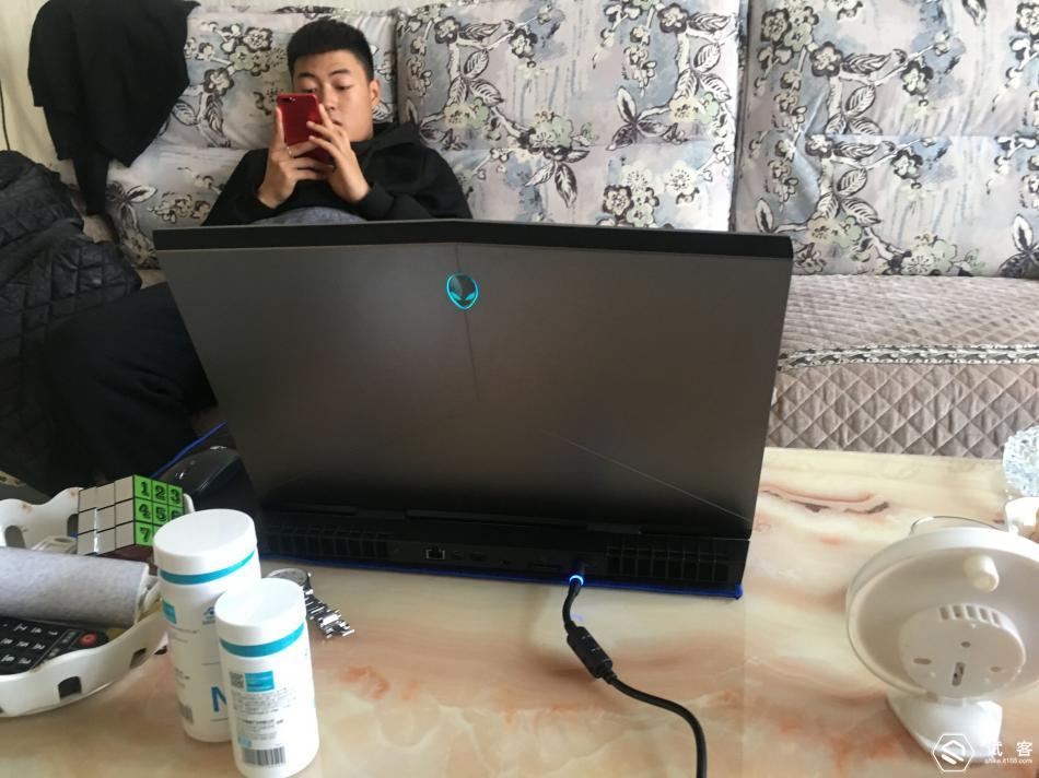 51黑网官网 黑网官网界面设计以深色为主