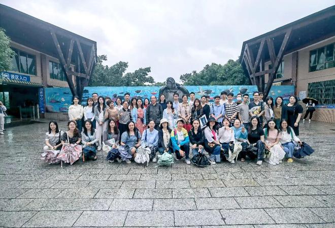 啄木鸟第一夫人电影 我可以提供进一步的啄木信息