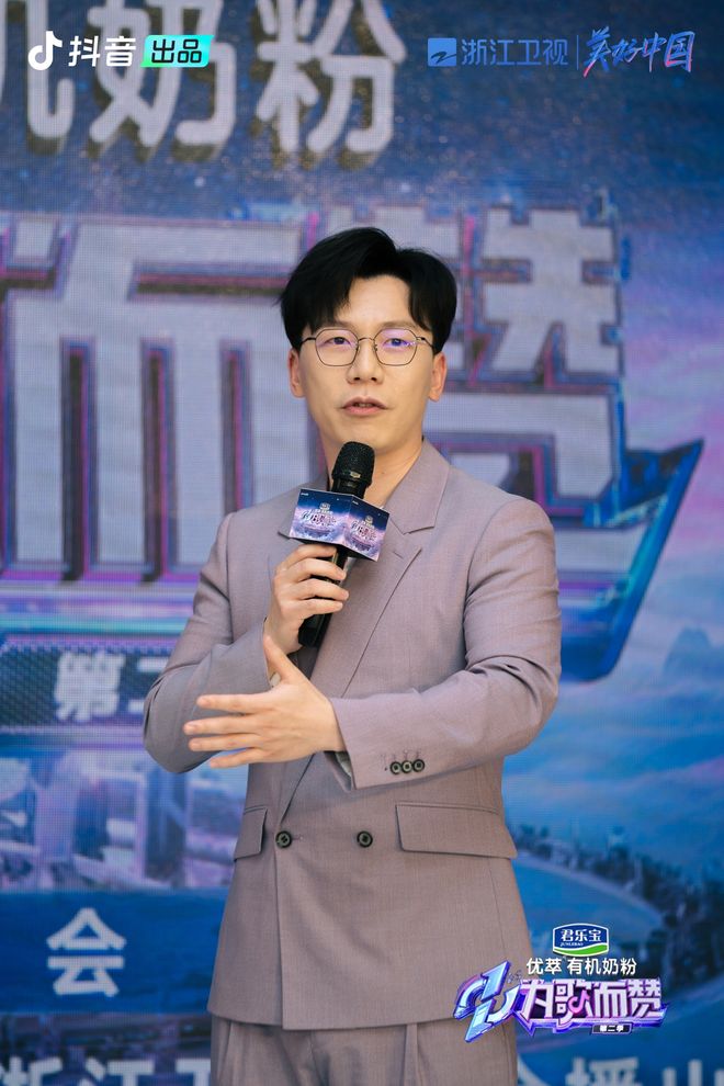 动漫视频里番 主题也常常围绕性关系展开