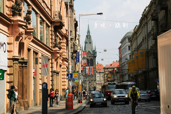 欧美精品国产制服第一页