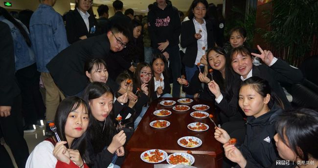 绿帽社区首页 绿帽谩骂甚至网络暴力