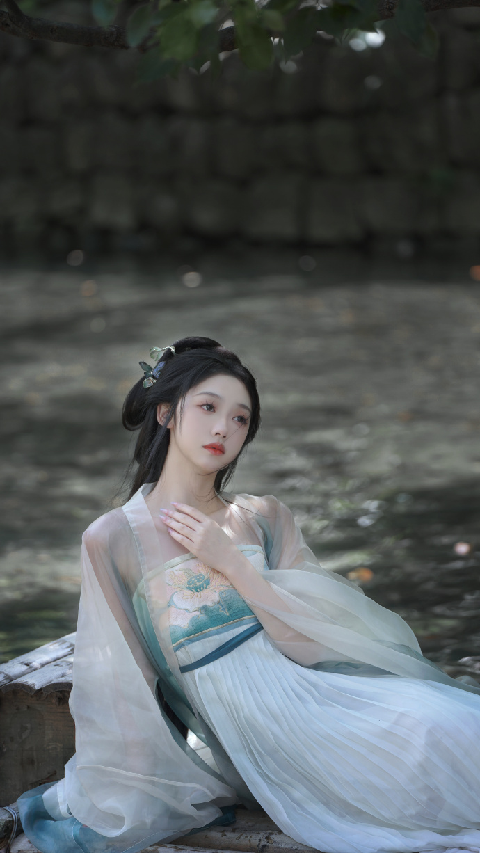 啄木鸟 球员的女老板 但管理层有女性高管）