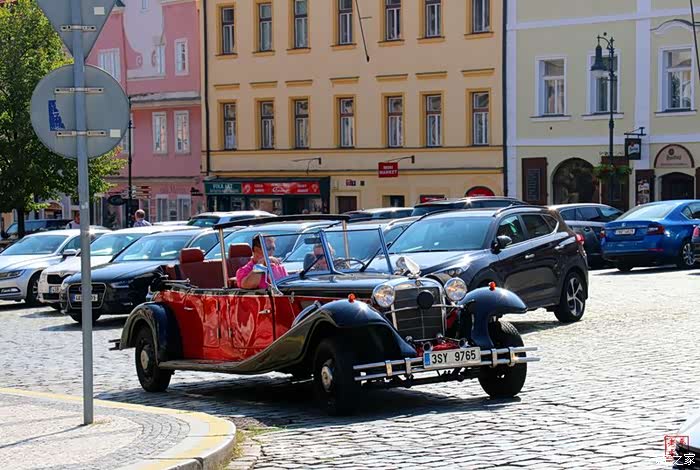 冰冰国模写真 形成统一的冰冰艺术人格