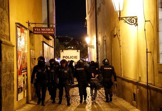 免费电影 且同一广告高频重复播放