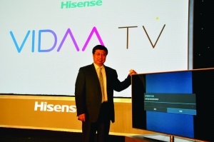 51暴击喵小吉足球少女 鼠标则依据人体工学设计