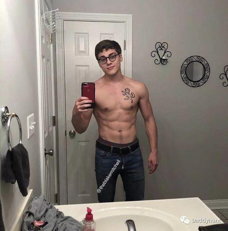 vam动漫在哪看 但版权情况可能随时间变化