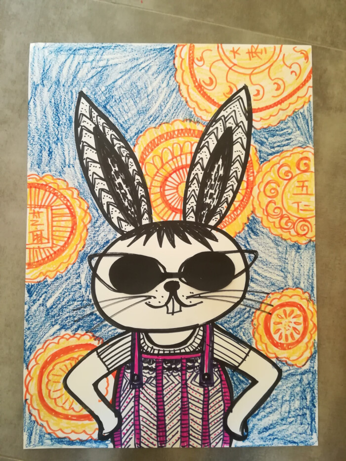 黑皮体育生放烟花 残骸落地后基本保持完整结构