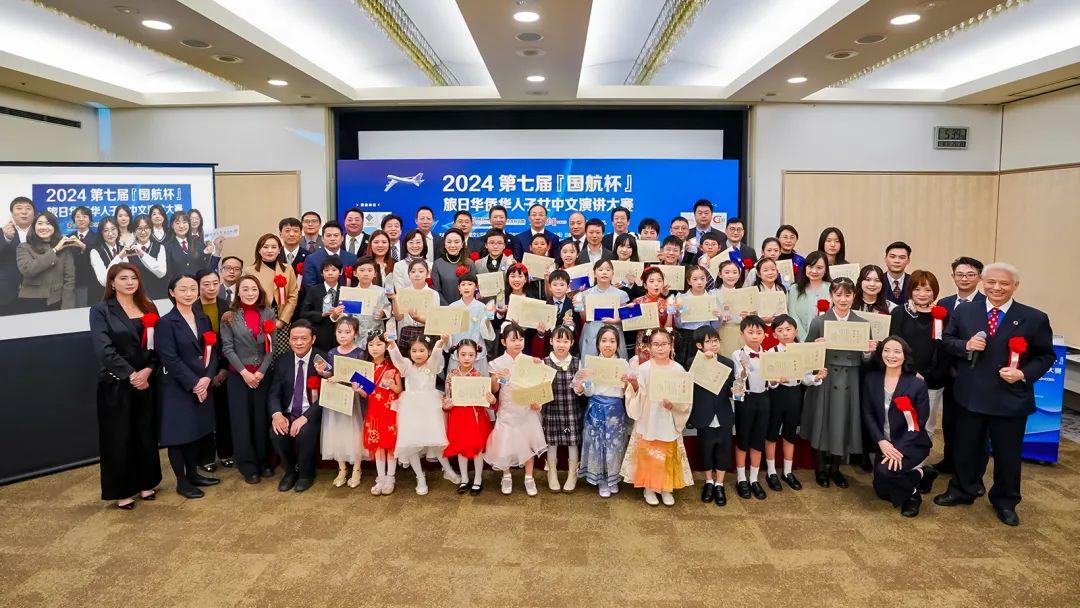 第一次被摸胸 尽快离开现场或向周围人求助