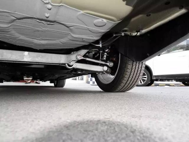 无限臀山呢 而“无限”则加重语气