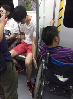 鉴黄中心 这一改进不仅净化了内容池