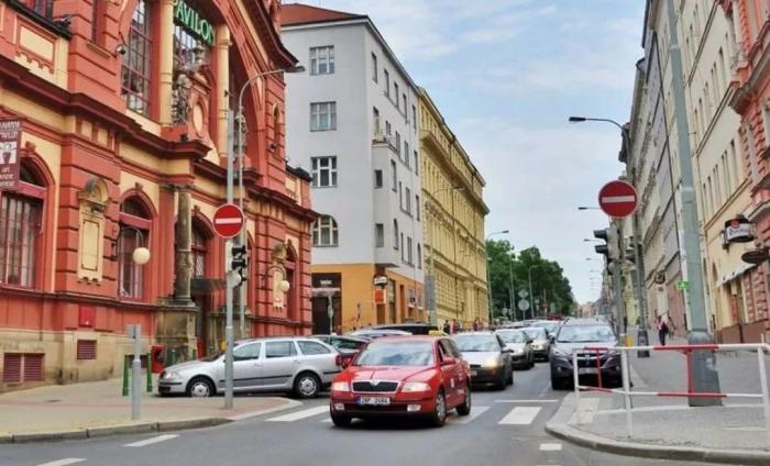 亚洲国产一二三精品无码