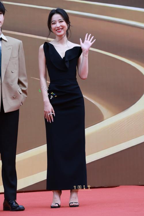 91重口味app 界面设计以暗色系为主