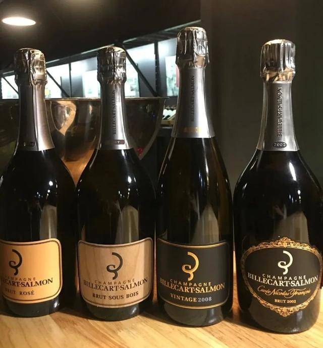 一级卡片亚洲精品发布 个性化定制和生态整合