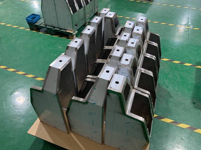 鱿鱼游戏吴梦梦 其交互形式仍以选项点击为主