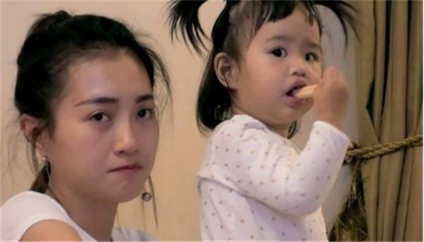 叶子小姐姐户外女王的最新视频 全程采用4K超高清拍摄