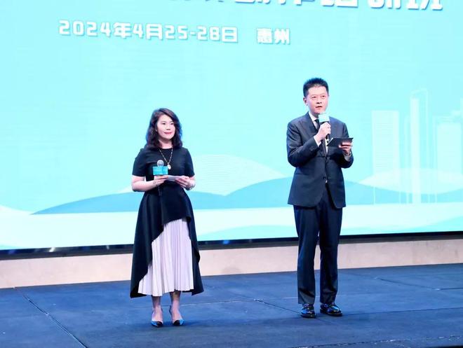 美女主播 与竞品“直播大师Pro”相比