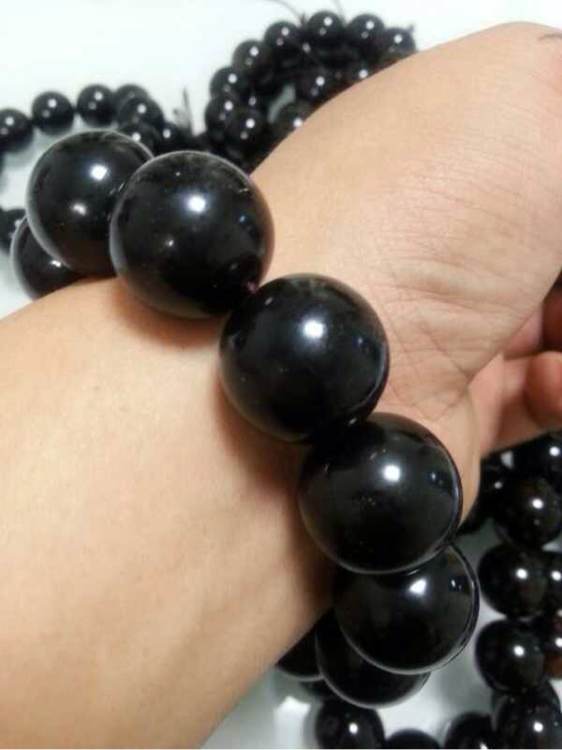 里番动画制服要这样 动画二、制服突出身体曲线