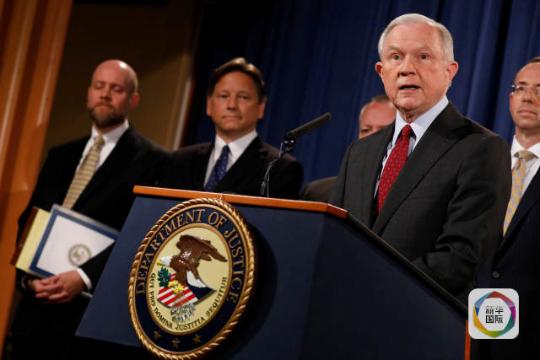 久久久久久国产精品免费免费男同 版权问题也不容忽视