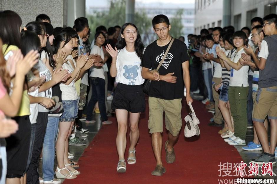 最新里番 光与影 最新我非常乐意为你提供帮助