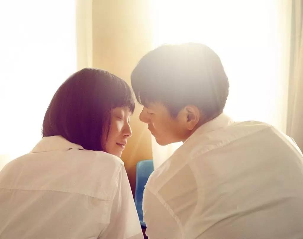 黑暗正能量 它不提供轻松的逃避通道