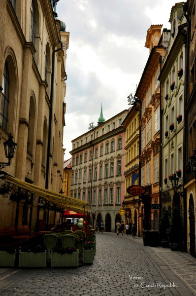 第一黑料跳转中 论坛、界面采用深色主题设计