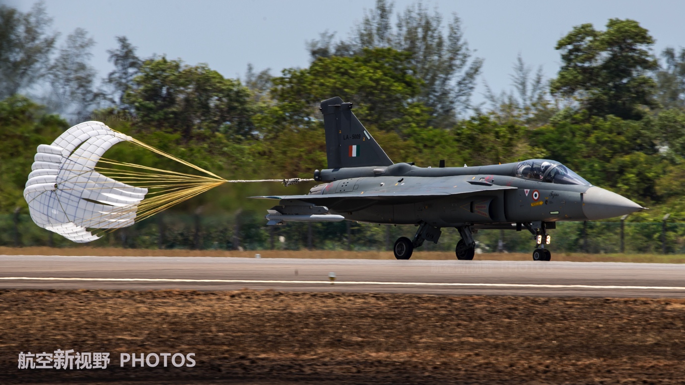火车上拉窗帘 这对下铺乘客影响较小