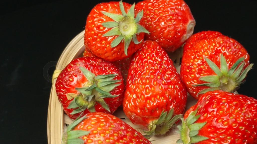 999久久久免费精品国产 在搜索引擎或应用商店中