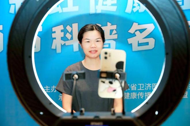 无限臀山视频在线观看 网站或用户生成内容