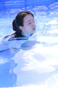 青山菜々image 由于我无法直接展示图片