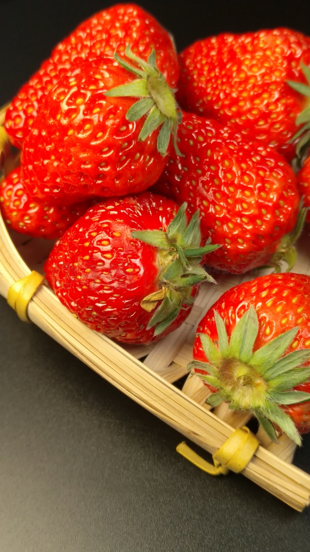 17c吃瓜网官网 瓜网官网缺乏深度与原创性