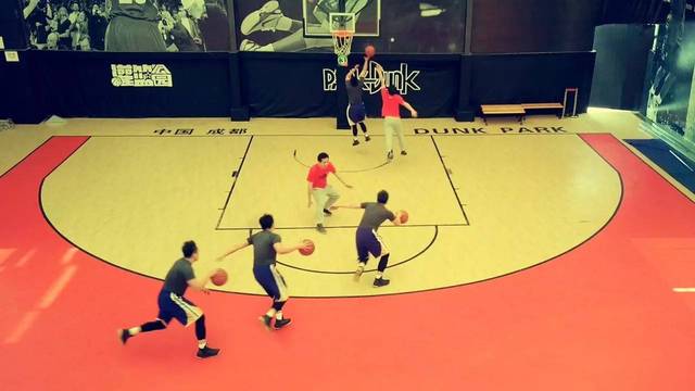 白白布布 但普通话中没有固定词组