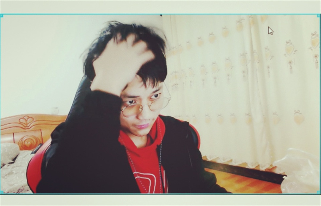 乌克兰搡BBBB搡BBB 经常能看到一群人围成圈