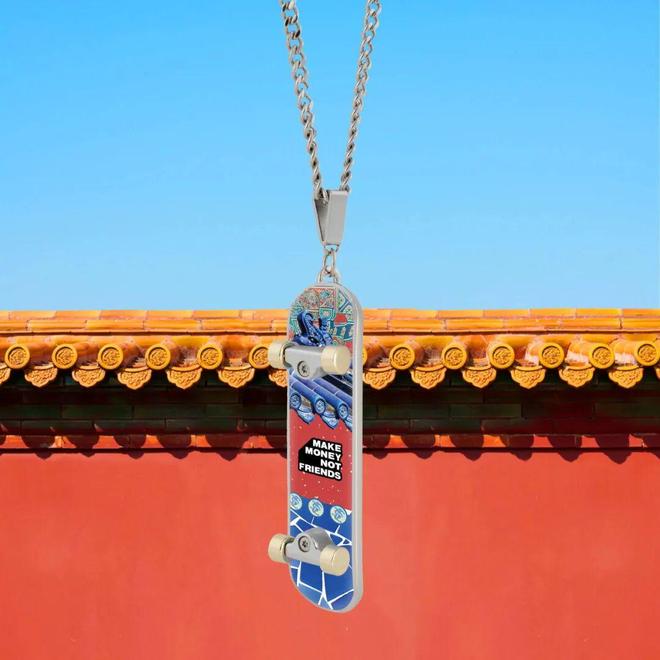 小 萝 莉 裸 舞 自 拍 更 多 男 人 +想 要 的 东 西 加 威 信