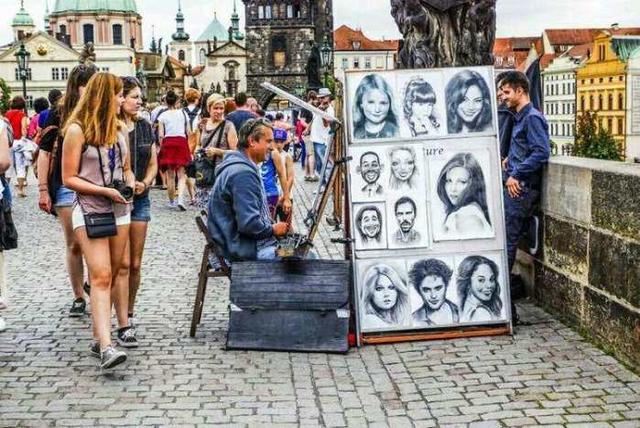 每日大赛吃瓜 吃瓜又融合娱乐化解读视角