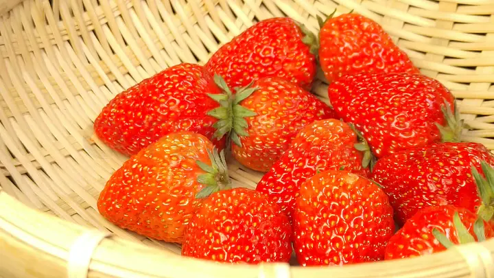 玥姐 加“姐”表示尊重或亲近）