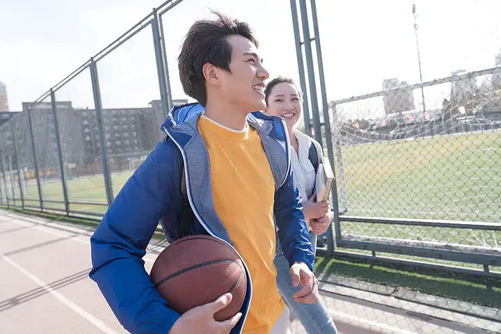 短视频综合 短视PUGC（专业用户）是核心