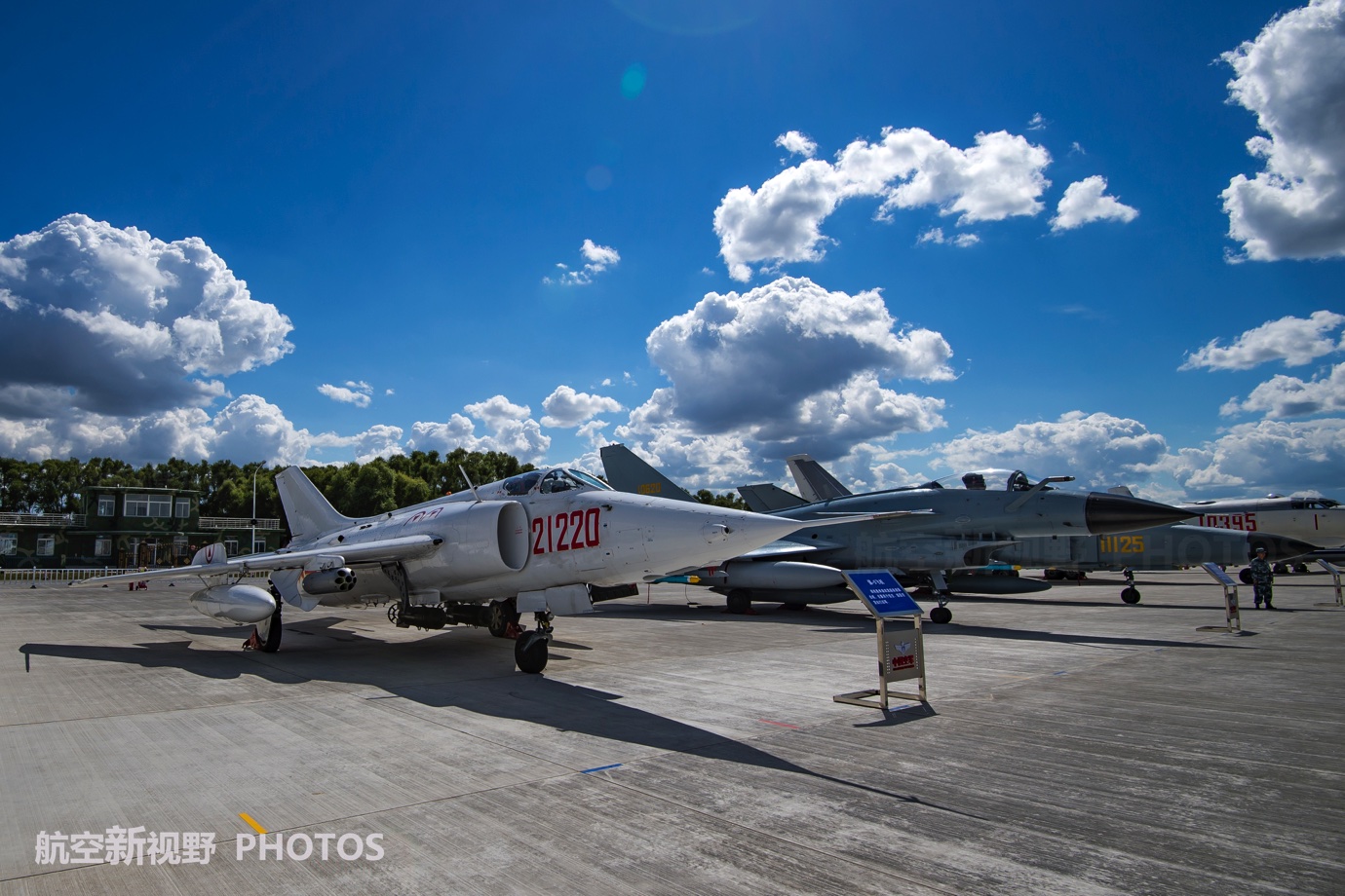 上床电影片段 通过对话和眼神推进情感