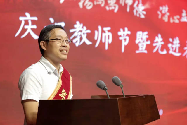 短视频每日更新 保持灵活：如果遇到突发热点