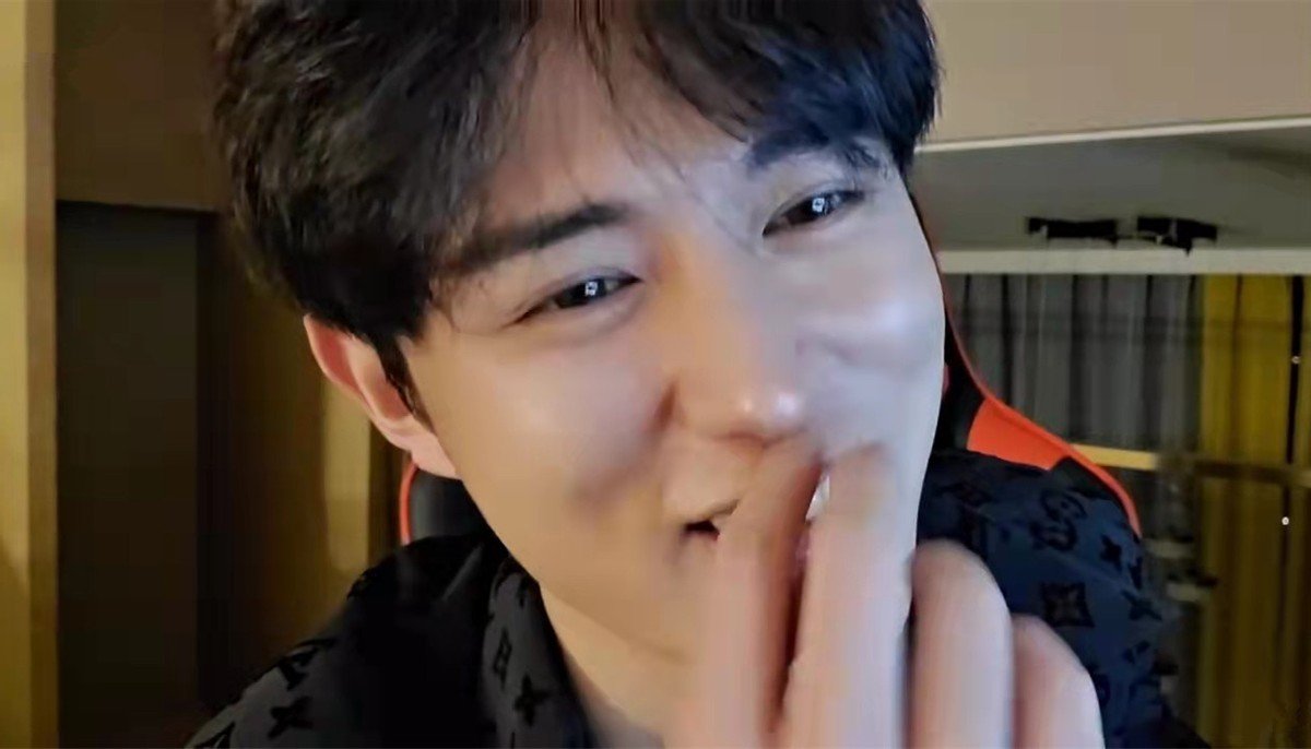 网曝门第一页 界面设计偏向极简主义