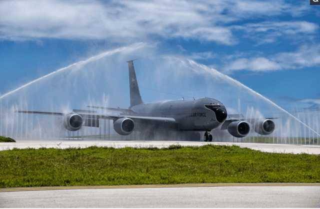 鸳鸯戏 鸳鸯戏银针引波光微漾