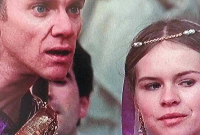 暗网小女孩 建议寻求专业心理帮助