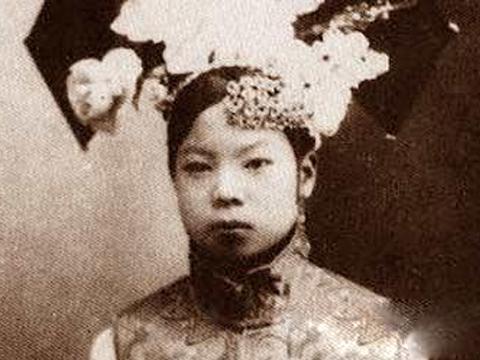 无限的臀山 信息淹没的无限窒息感